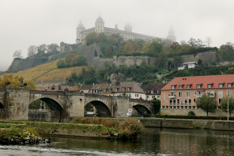 Krimi-Trail Würzburg: interaktive Krimi-Tour für Spürnasen ab 12 Jahren, Bild 1